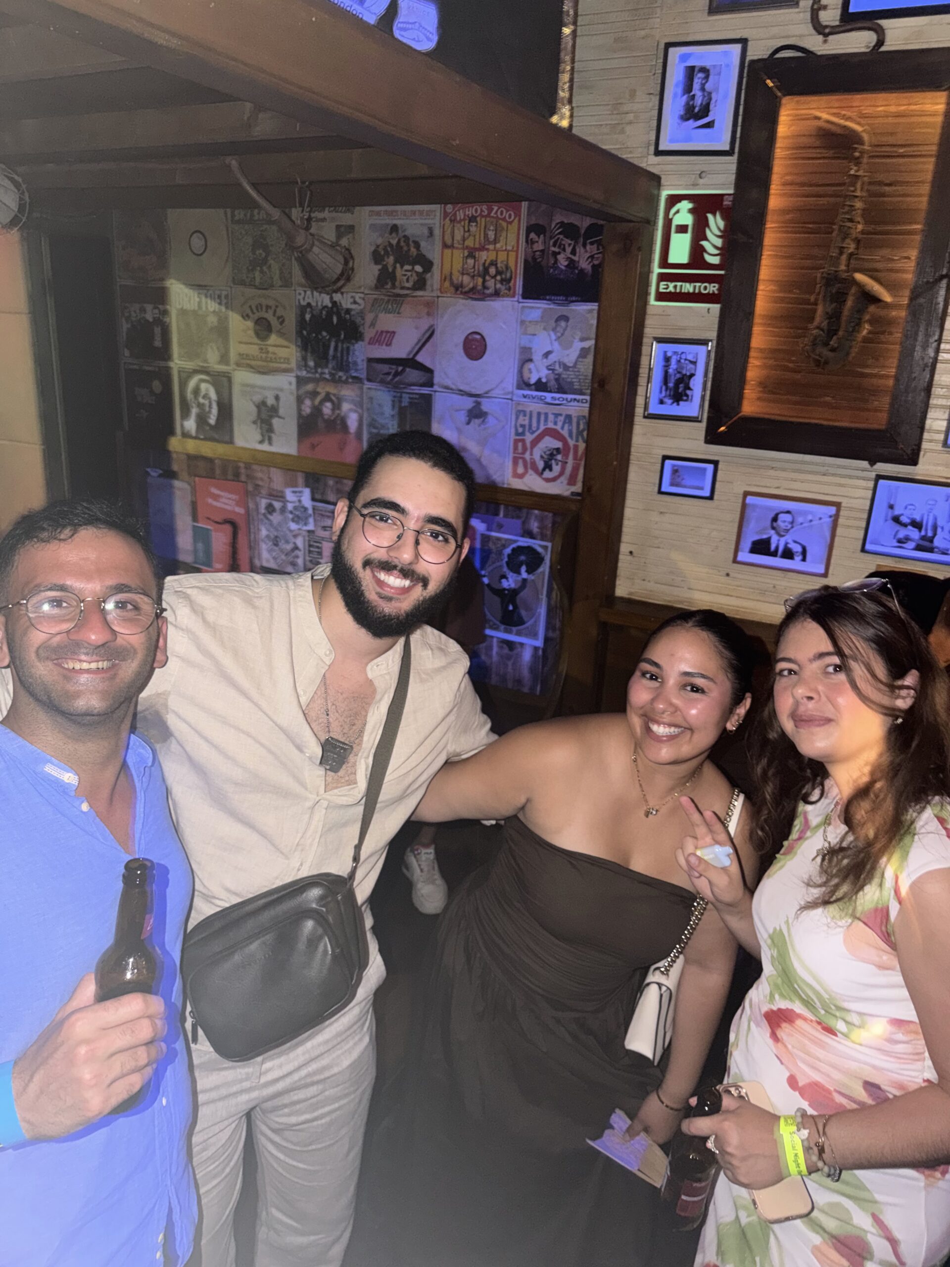 Travellers on a Barcelona pub crawl with Los Patos Barcelona