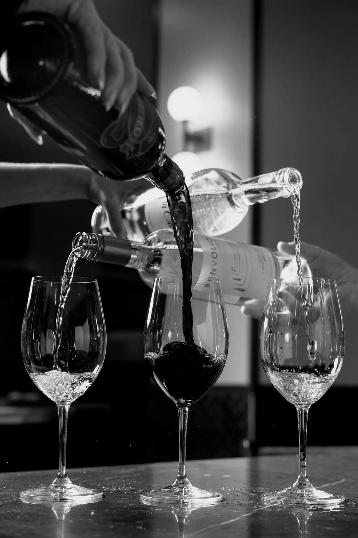 Blind wine tasting game in Barcelona with Los Patos Barcelona